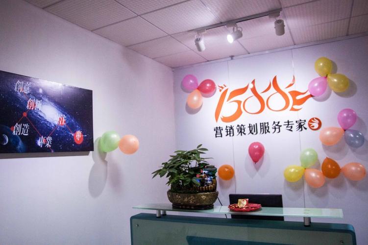 芳华与灰度 文艺创作的作坊式突围